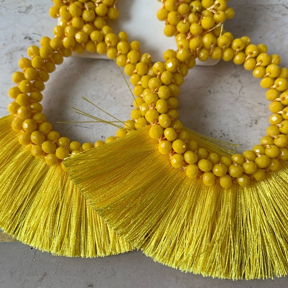 ❌ SOLD ❌🌻YELLOW TASSEL EARRINGS - Picture 4 of 4